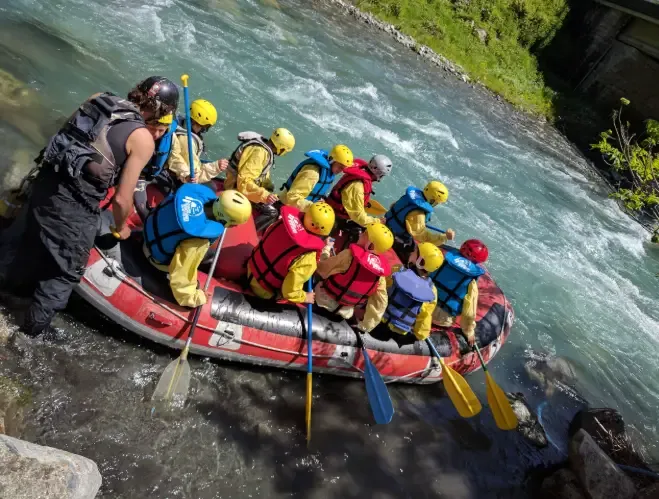 Jeunes rafting